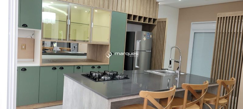 Casa com 2 quartos, 3 banheiros e 220m² à venda no bairro Laranjal, Pelotas