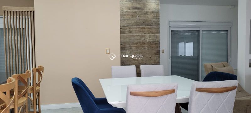 Casa com 2 quartos, 3 banheiros e 220m² à venda no bairro Laranjal, Pelotas