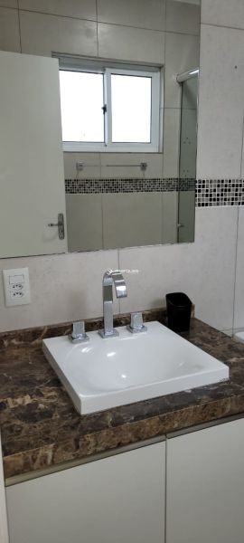 Casa com 2 quartos, 3 banheiros e 220m² à venda no bairro Laranjal, Pelotas
