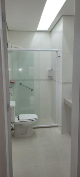 Casa com 2 quartos, 3 banheiros e 220m² à venda no bairro Laranjal, Pelotas