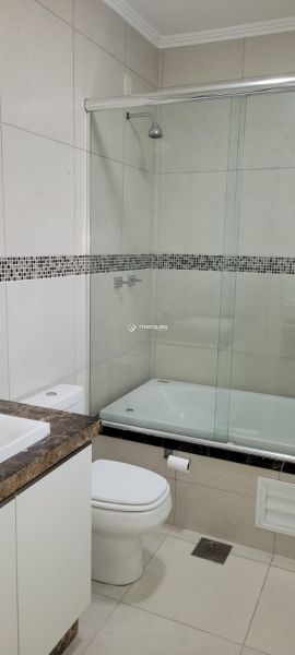 Casa com 2 quartos, 3 banheiros e 220m² à venda no bairro Laranjal, Pelotas