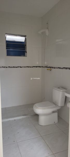 Casa com 2 quartos, 3 banheiros e 220m² à venda no bairro Laranjal, Pelotas