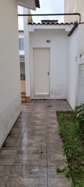 Casa com 2 quartos, 3 banheiros e 220m² à venda no bairro Laranjal, Pelotas