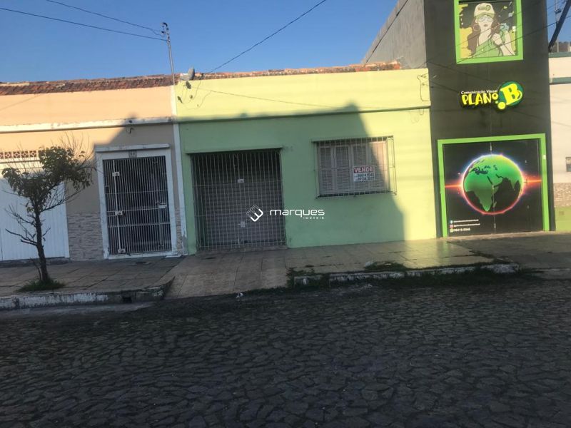 Casa com 2 quartos, 2 banheiros e 117m² à venda no bairro Centro, Pelotas
