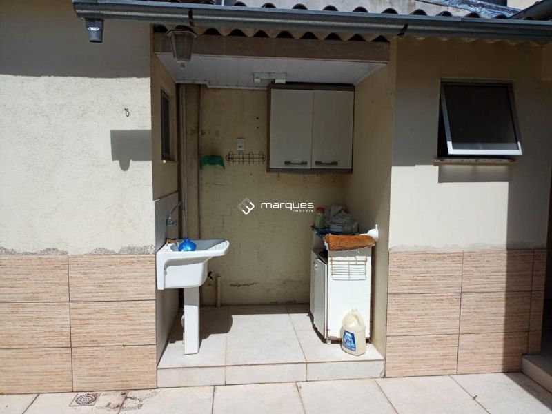 Casa com 2 quartos, 2 banheiros e 117m² à venda no bairro Centro, Pelotas