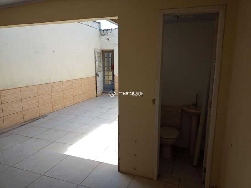 Casa com 2 quartos, 2 banheiros e 117m² à venda no bairro Centro, Pelotas