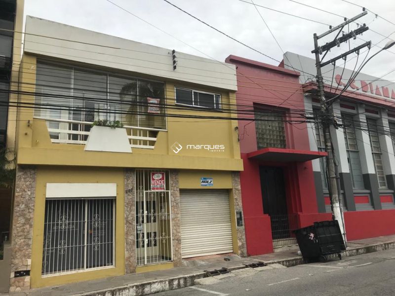 Casa com 3 quartos, 2 banheiros e 289m² à venda no bairro Centro, Pelotas