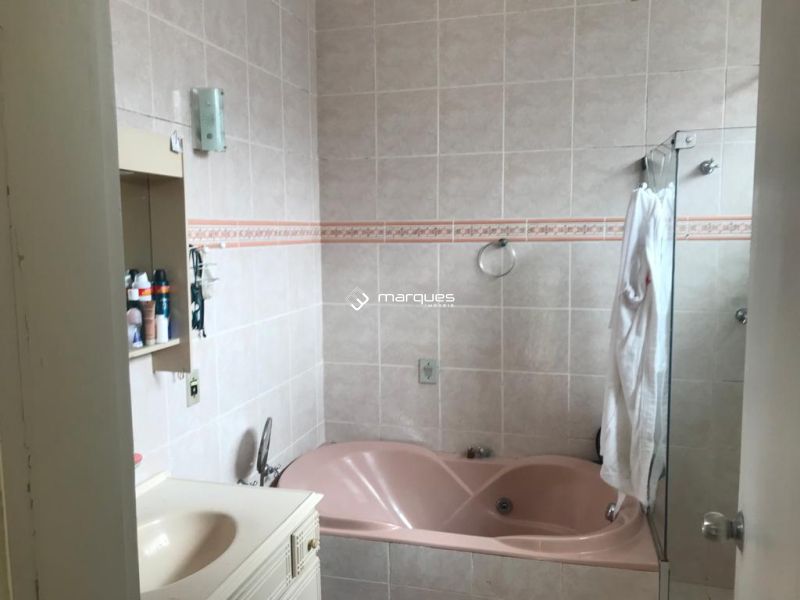 Casa com 3 quartos, 2 banheiros e 289m² à venda no bairro Centro, Pelotas