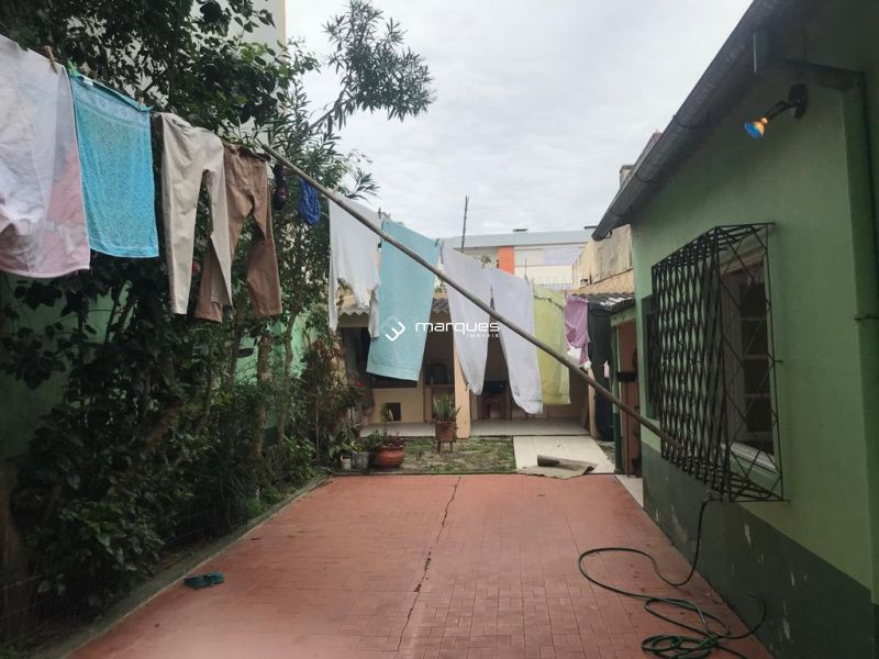 Casa com 3 quartos, 2 banheiros e 289m² à venda no bairro Centro, Pelotas