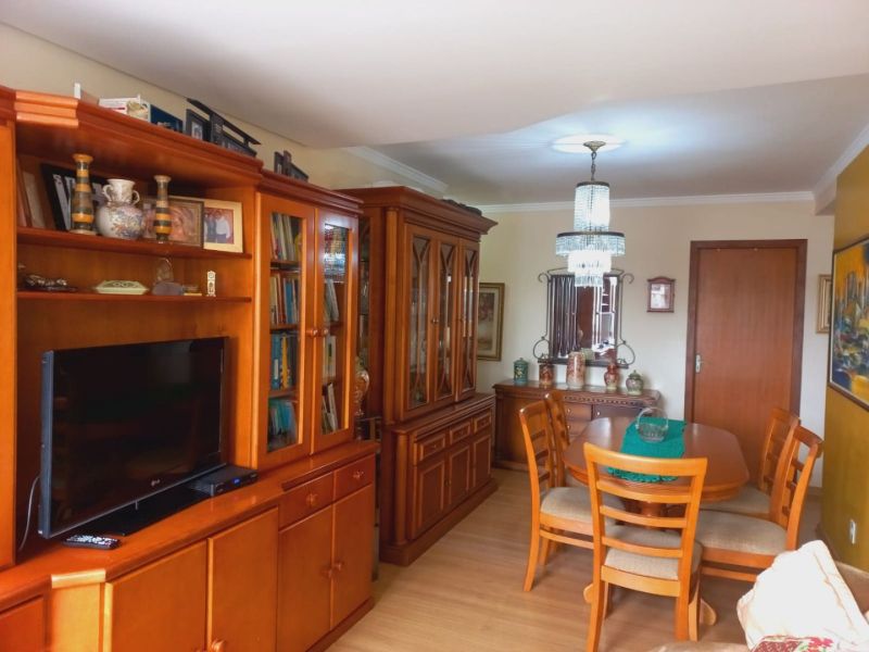 Apartamento com 3 quartos, 3 banheiros e 105m² à venda no bairro Centro, Pelotas