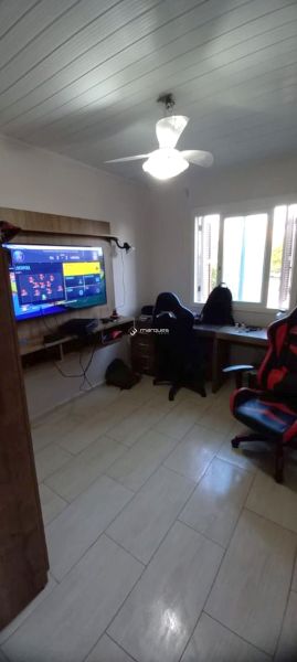 Casa com 4 quartos, 2 banheiros e 205m² à venda no bairro Centro, Pelotas