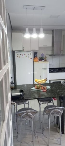 Casa com 4 quartos, 2 banheiros e 205m² à venda no bairro Centro, Pelotas