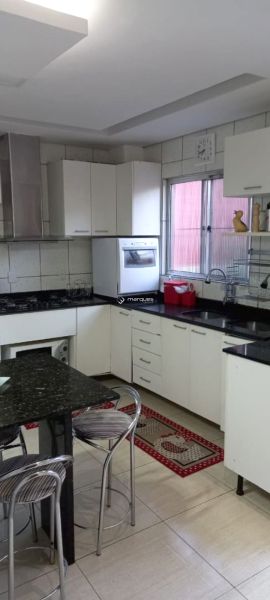 Casa com 4 quartos, 2 banheiros e 205m² à venda no bairro Centro, Pelotas