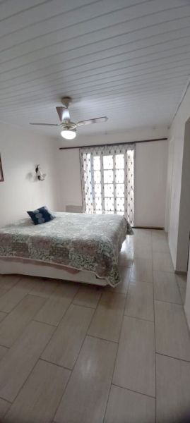 Casa com 4 quartos, 2 banheiros e 205m² à venda no bairro Centro, Pelotas