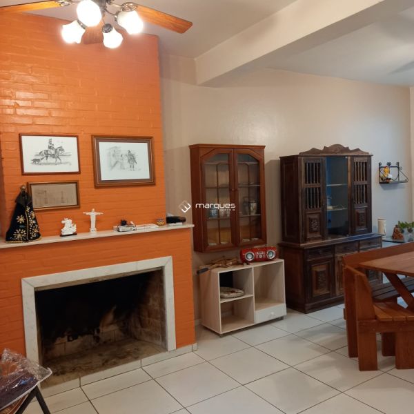 Casa com 5 quartos, 4 banheiros e 300m² à venda no bairro Areal, Pelotas