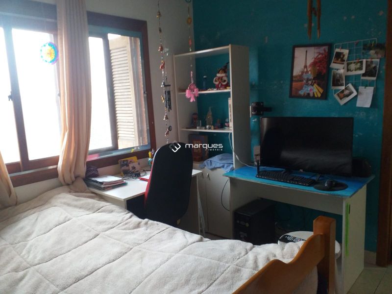 Casa com 5 quartos, 4 banheiros e 300m² à venda no bairro Areal, Pelotas
