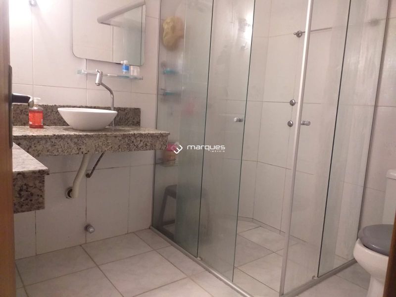 Casa com 5 quartos, 4 banheiros e 300m² à venda no bairro Areal, Pelotas