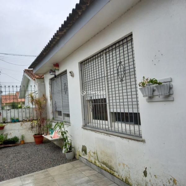 Casa com 5 quartos, 4 banheiros e 300m² à venda no bairro Areal, Pelotas