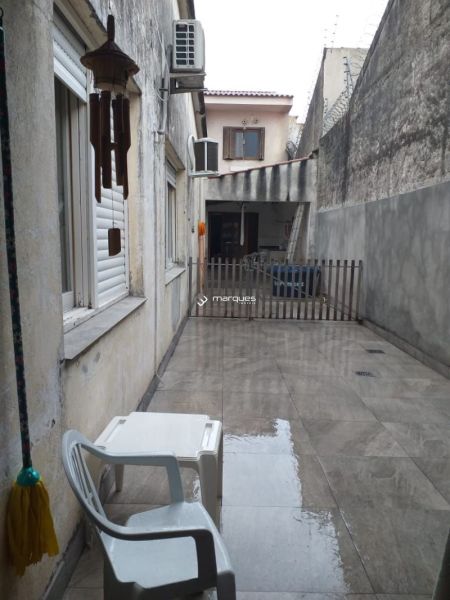 Casa com 5 quartos, 4 banheiros e 300m² à venda no bairro Areal, Pelotas