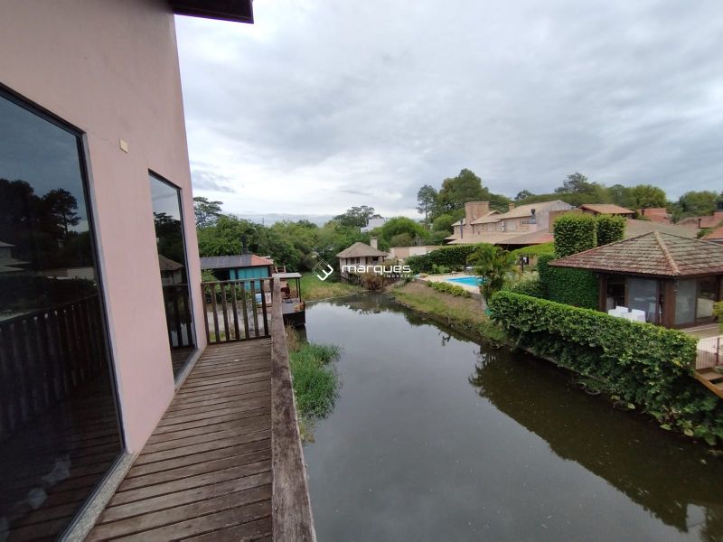 Casa com 3 quartos, 6 banheiros e 500m² à venda no bairro Marina Ilha Verde, Pelotas