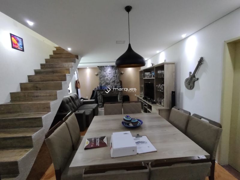 Sobrado com 2 quartos, 1 banheiro e 147m² à venda no bairro Areal, Pelotas