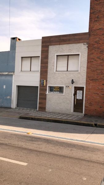 Casa com 4 quartos, 3 banheiros e 252m² à venda no bairro Centro, Pelotas