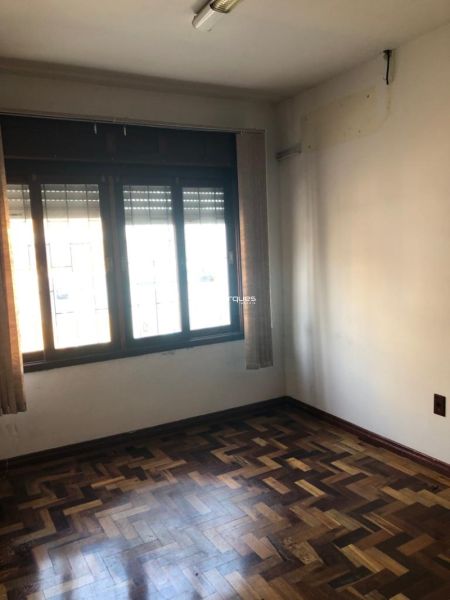 Casa com 4 quartos, 3 banheiros e 252m² à venda no bairro Centro, Pelotas