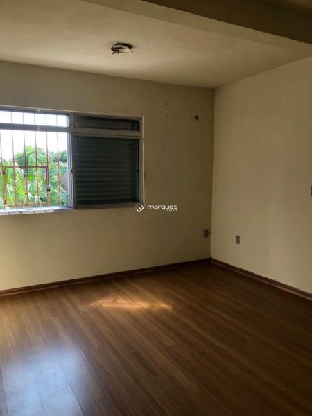Casa com 4 quartos, 3 banheiros e 252m² à venda no bairro Centro, Pelotas