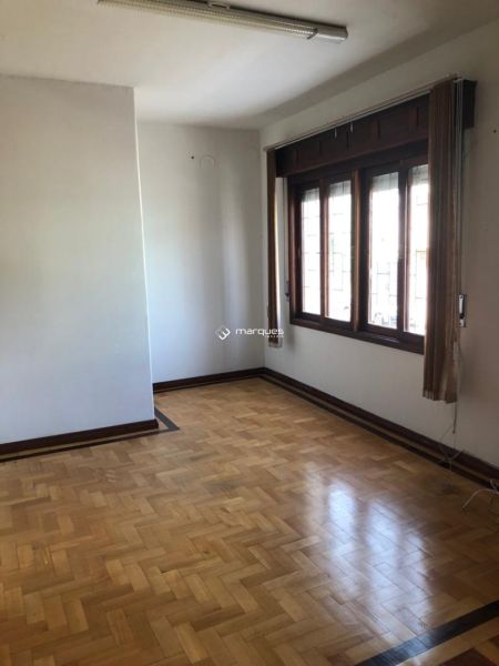 Casa com 4 quartos, 3 banheiros e 252m² à venda no bairro Centro, Pelotas