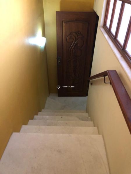 Casa com 4 quartos, 3 banheiros e 252m² à venda no bairro Centro, Pelotas