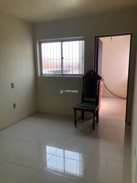 Casa com 4 quartos, 3 banheiros e 252m² à venda no bairro Centro, Pelotas