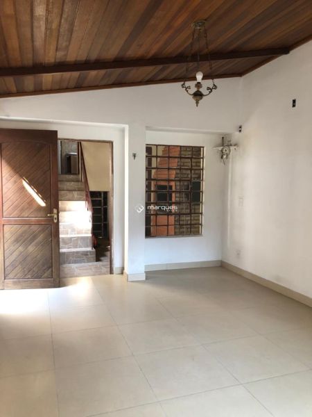 Casa com 4 quartos, 3 banheiros e 252m² à venda no bairro Centro, Pelotas