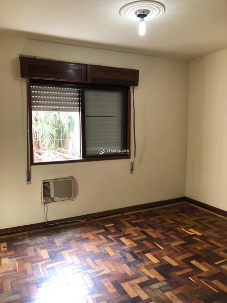 Casa com 4 quartos, 3 banheiros e 252m² à venda no bairro Centro, Pelotas