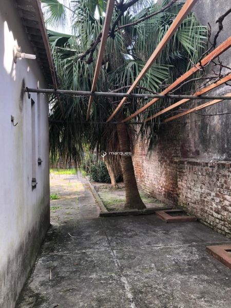 Casa com 4 quartos, 3 banheiros e 252m² à venda no bairro Centro, Pelotas