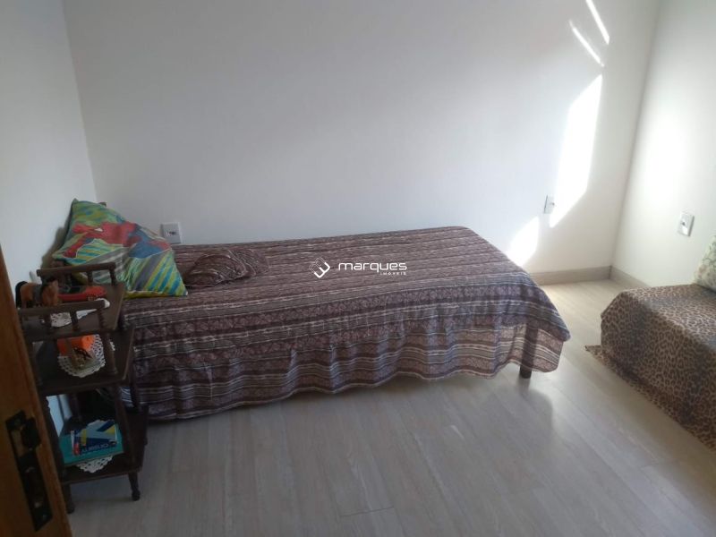 Apartamento com 3 quartos, 2 banheiros e 132m² à venda no bairro Centro, Pelotas