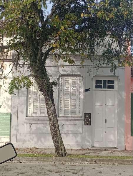 Casa com 3 quartos, 2 banheiros e 86m² à venda no bairro Centro, Pelotas