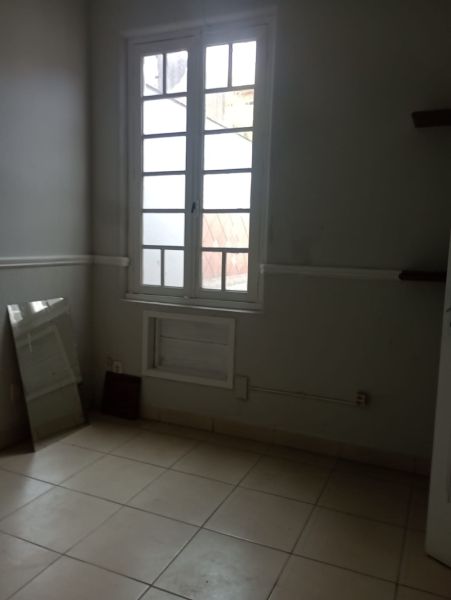 Casa com 3 quartos, 2 banheiros e 86m² à venda no bairro Centro, Pelotas