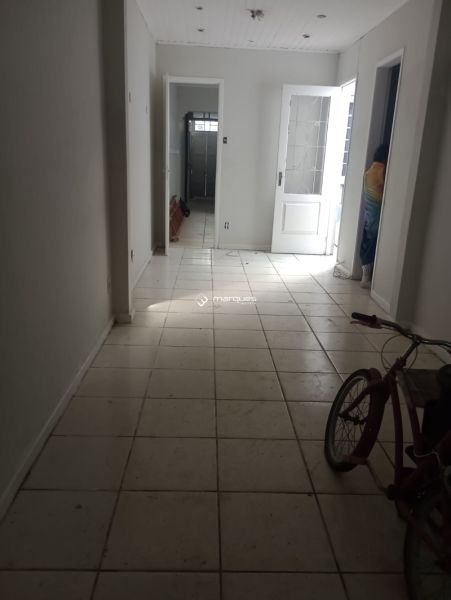 Casa com 3 quartos, 2 banheiros e 86m² à venda no bairro Centro, Pelotas