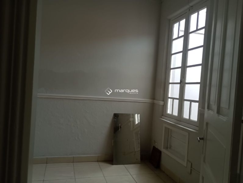Casa com 3 quartos, 2 banheiros e 86m² à venda no bairro Centro, Pelotas