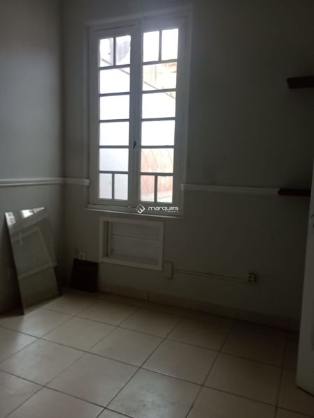 Casa com 3 quartos, 2 banheiros e 86m² à venda no bairro Centro, Pelotas