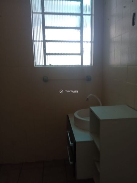 Casa com 3 quartos, 2 banheiros e 86m² à venda no bairro Centro, Pelotas