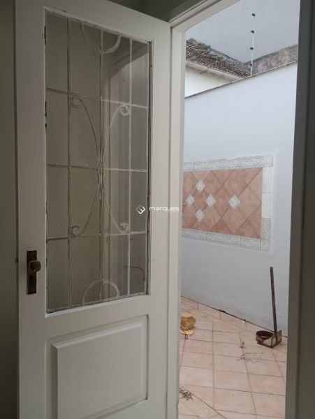 Casa com 3 quartos, 2 banheiros e 86m² à venda no bairro Centro, Pelotas