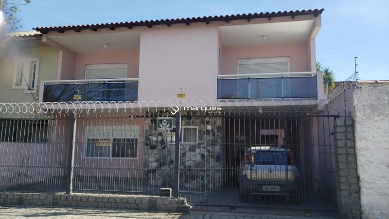 Casa com 4 quartos, 2 banheiros e 200m² à venda no bairro Três Vendas, Pelotas