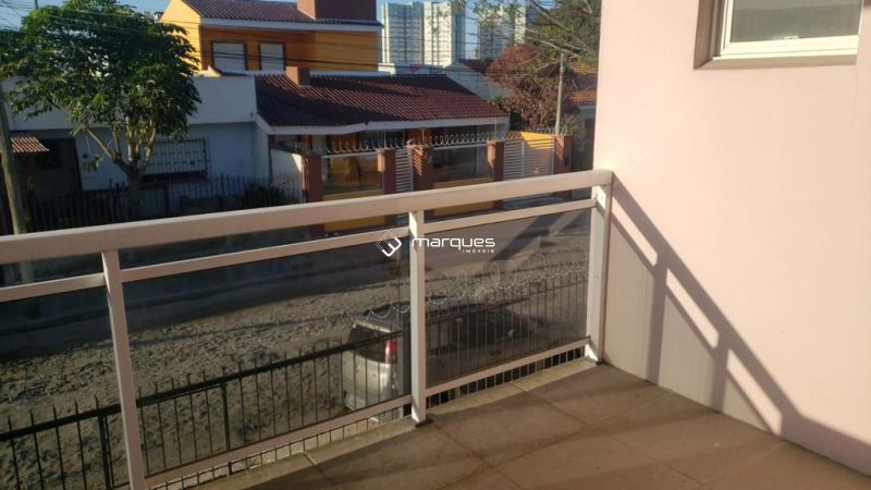 Casa com 4 quartos, 2 banheiros e 200m² à venda no bairro Três Vendas, Pelotas