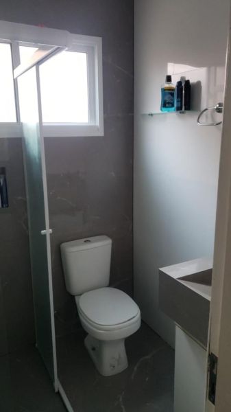 Casa com 4 quartos, 2 banheiros e 200m² à venda no bairro Três Vendas, Pelotas