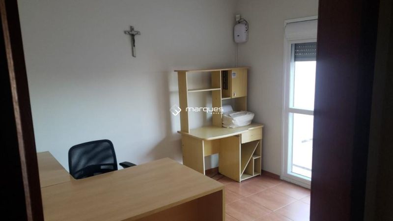 Casa com 4 quartos, 2 banheiros e 200m² à venda no bairro Três Vendas, Pelotas