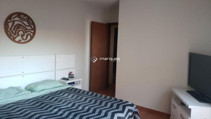 Casa com 4 quartos, 2 banheiros e 200m² à venda no bairro Três Vendas, Pelotas