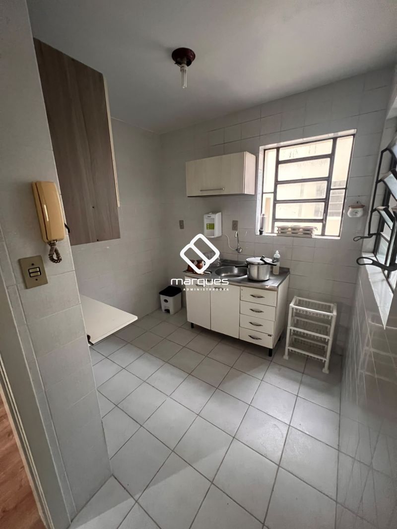 Apartamento com 2 quartos, 1 banheiro e 91m² para alugar no bairro Centro, Pelotas