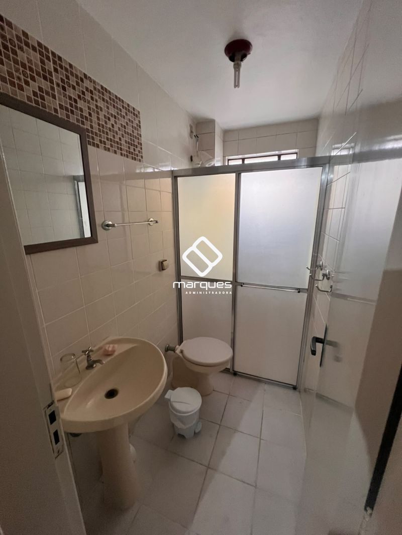 Apartamento com 2 quartos, 1 banheiro e 91m² para alugar no bairro Centro, Pelotas