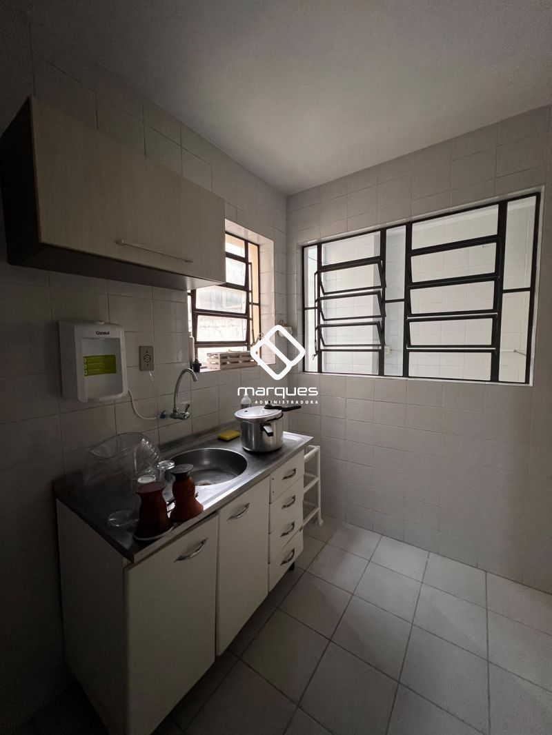 Apartamento com 2 quartos, 1 banheiro e 91m² para alugar no bairro Centro, Pelotas